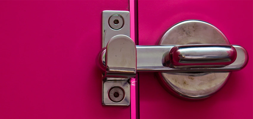 Childproof Gate Lock in Mayflower Village, California