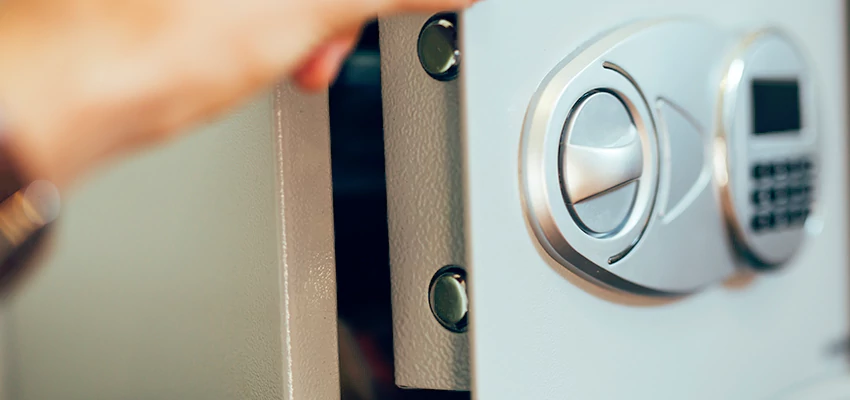 Fingerprint Safe Openers in Mayflower Village, CA