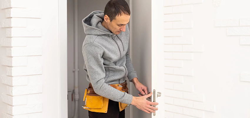 Nighttime Locksmith Near Me in Mayflower Village, CA
