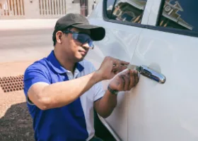 Car Locksmith in Mayflower Village, CA
